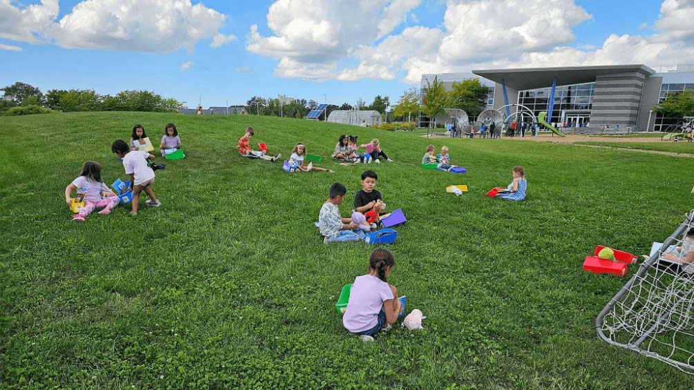 children-in-inno-yard